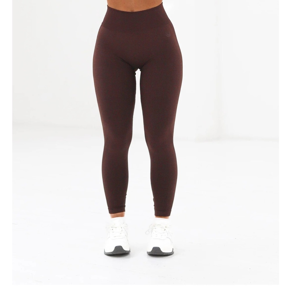 NEW WITH TAGS. LAZULI LABEL Scrunch Seamless Ribbed Contour Leggings